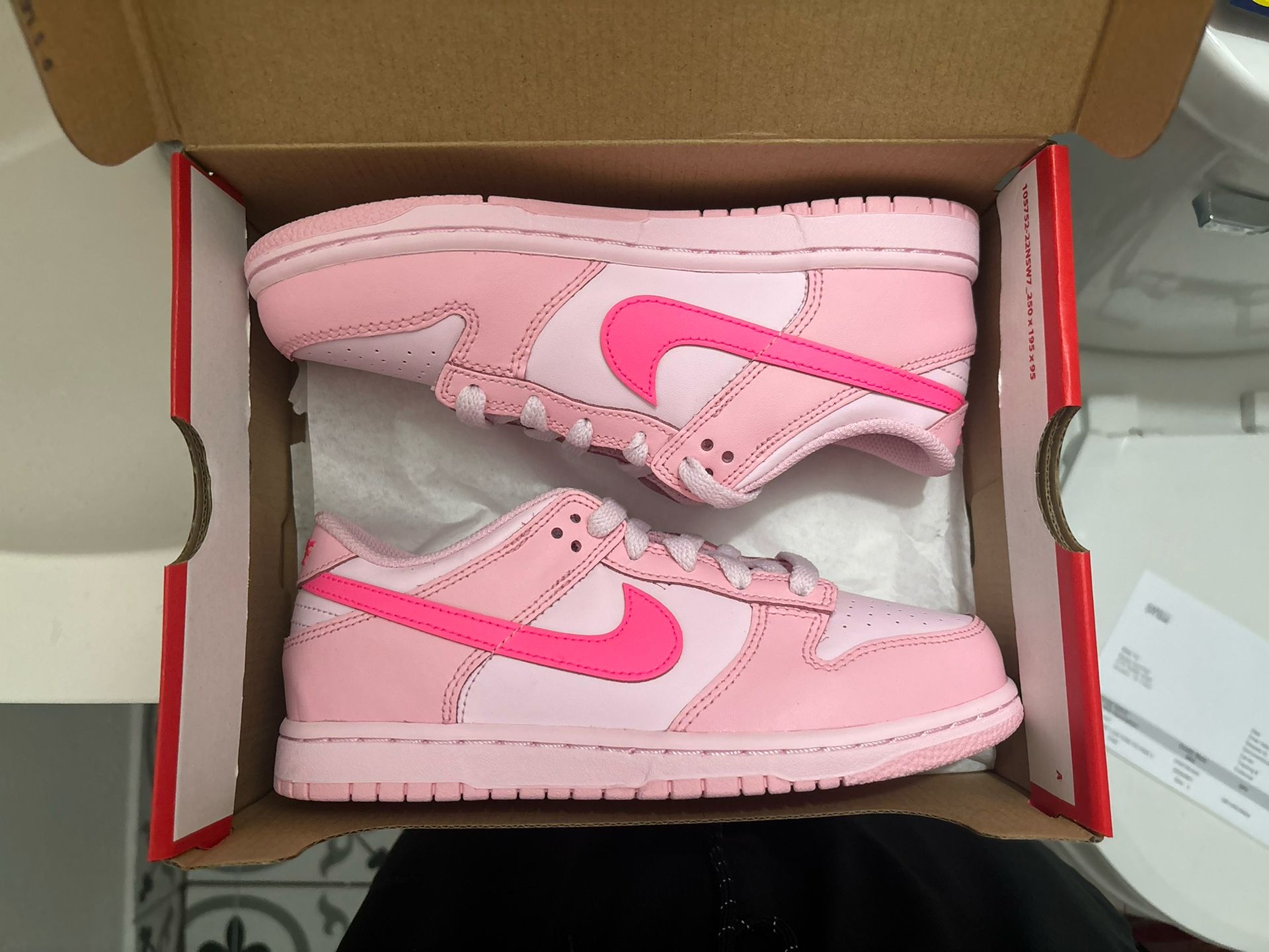 Ds Nike Air Dunk Low Triple Pink Size 3y