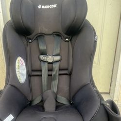 MAXI COSI CONVERTIBLE 