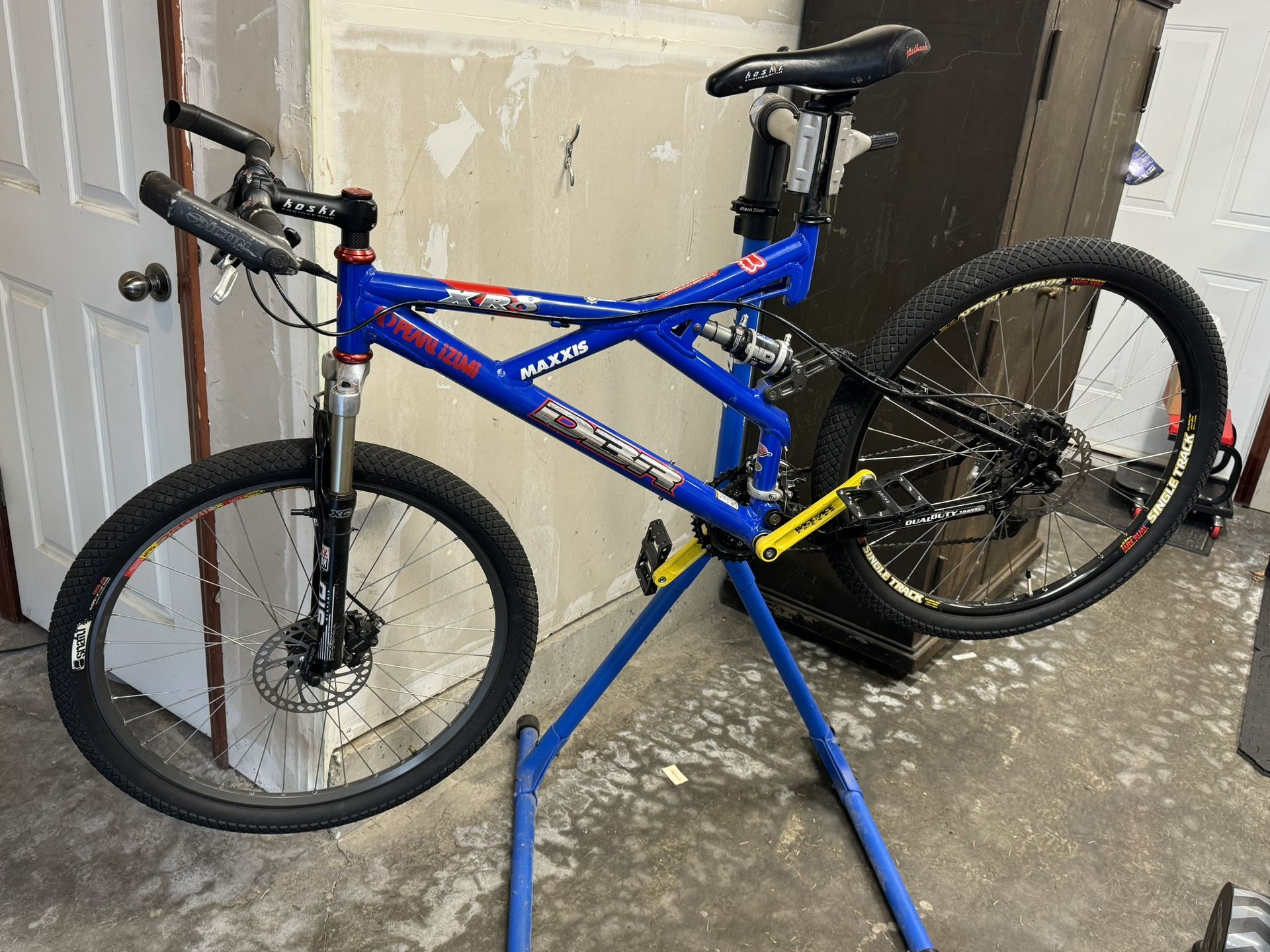 Diamondback XR Early 2000's Vintage Mountain Bike