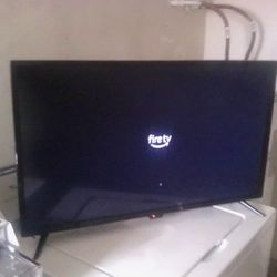32" Insignia Smart TV With Remote Control Mic ToTalk