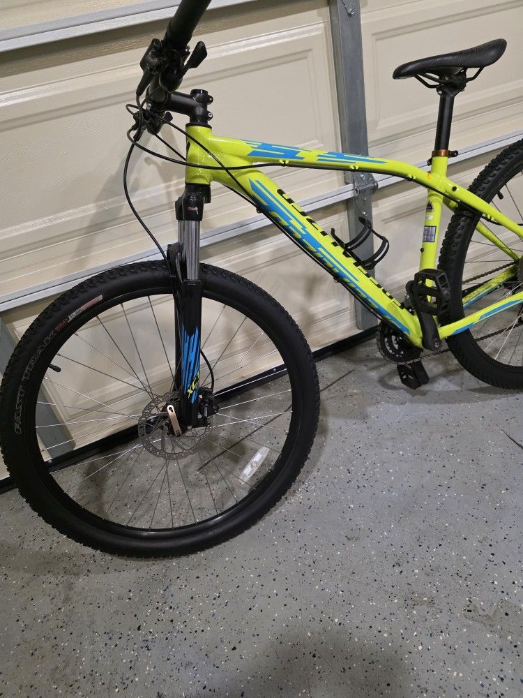 SPECIALIZED PITCH SPORT MOUNTAIN BIKE