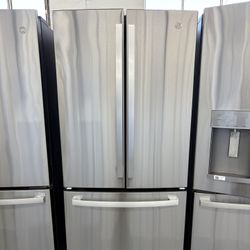 GE 33” 18.6 Cu Ft Capacity Refrigerator  Counter Depth 