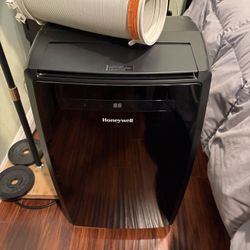 Honeywell MN12CESBB Portable Air Conditioner, 12,000 BTU Cooling, with Dehumidifier & Fan (Black)