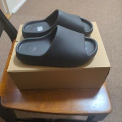 Adidas Yeezy Slides Black ONYX  Size 11