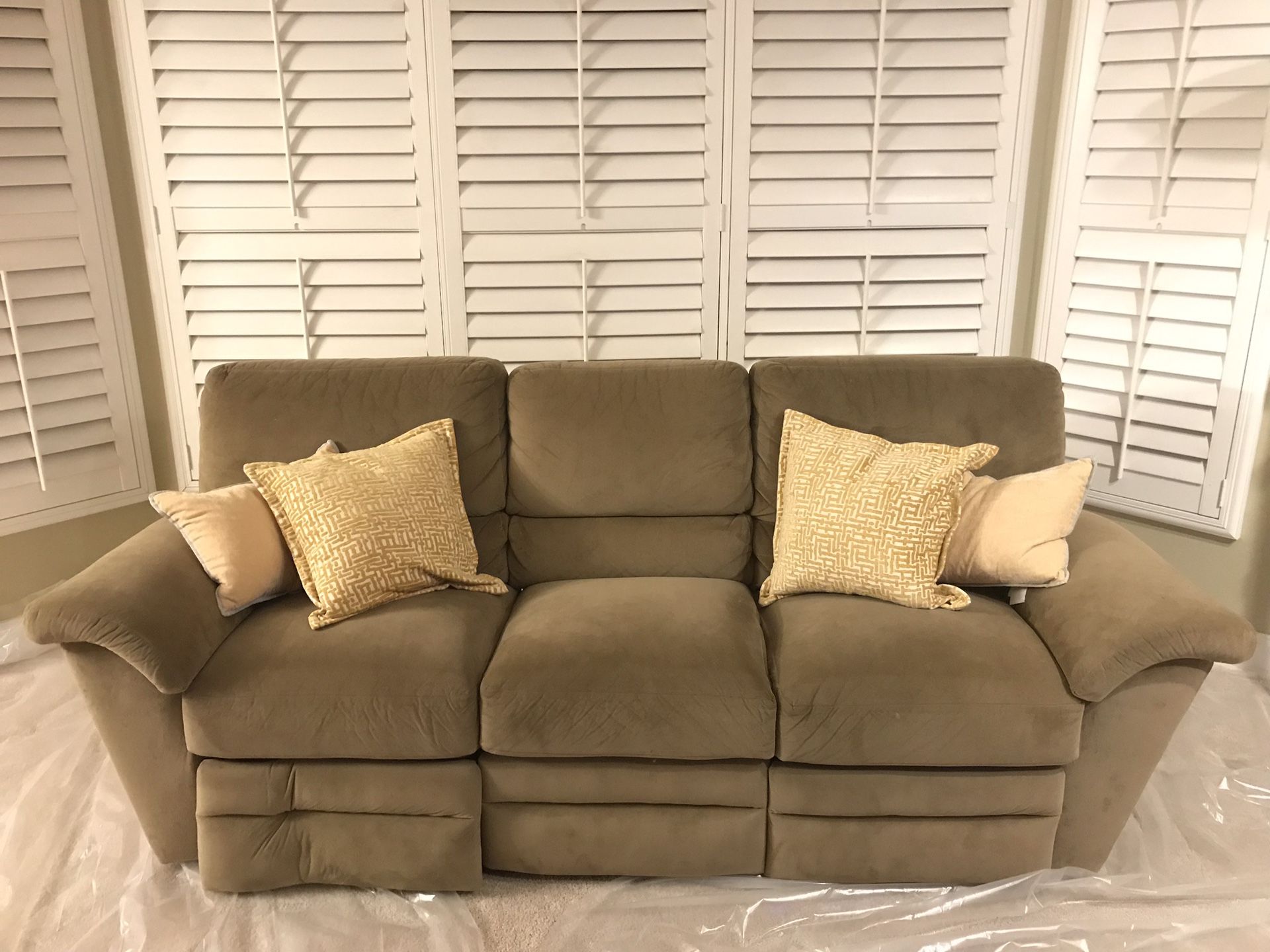 Lazy Boy couch/sofa $100