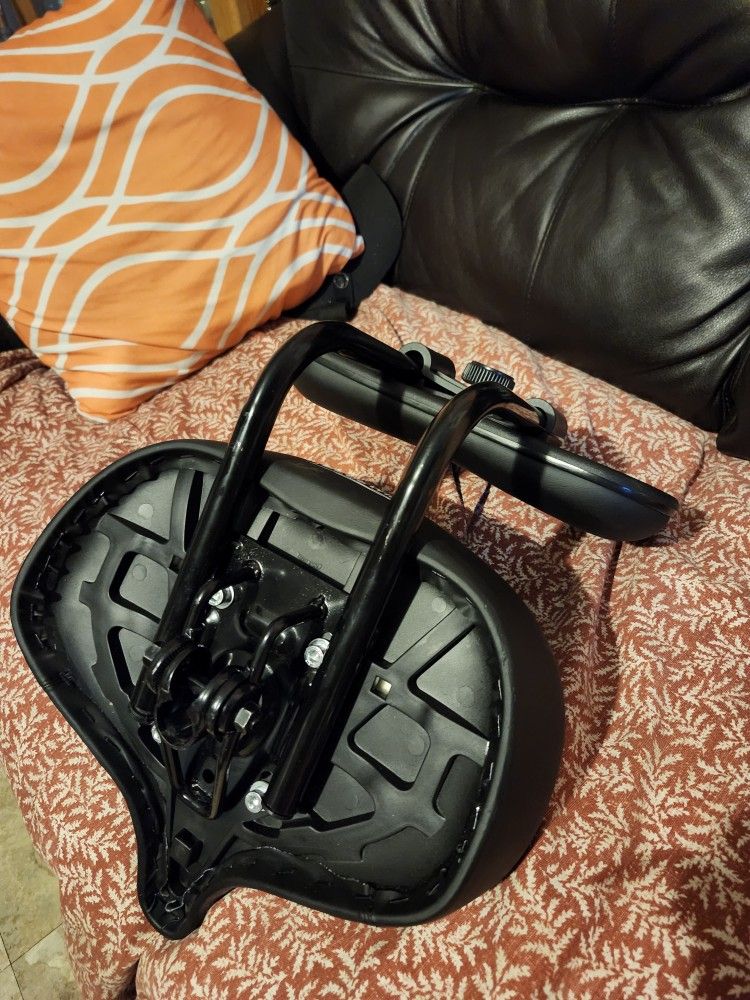 New COMFORTAL SEAT IN BOX NEVER USED VERY GOOD CONNDISHIN Baby gear