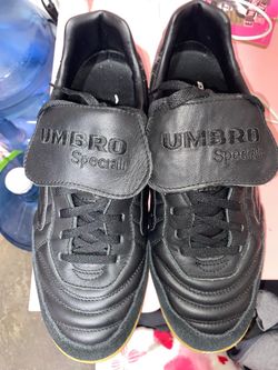 Umbro Speciali Black Leather Football Shoes