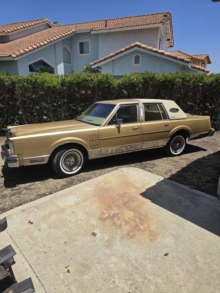 Lincoln Mark Vl Lincoln Town Car Cadillac Fleetwood Brougham Coupe DeVille Cadillac De'elegance Caprice Classic Buick Regal Cutlass Supreme Impala