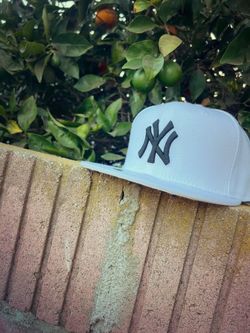 NEW YORK YANKEES FITTED HAT 7 1/4 FITTEDS