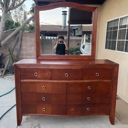 Dresser With Mirror 
