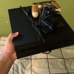 PS4 Console 500GB includes Gold Controller + Charging Dock