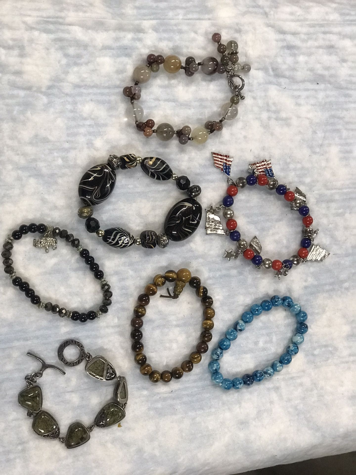 lot of (7) womans braclets, u get all 7
