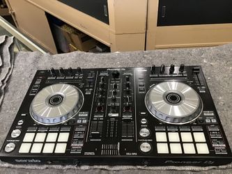 PIONEER DJ DDJ-SR2 2-CHANNEL PERFORMANCE DJ CONTROLLER IN ORIG. BOX