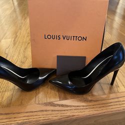 Louis Vuitton Eyeliner heels 