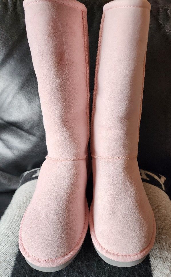 Boots Size W6 New.