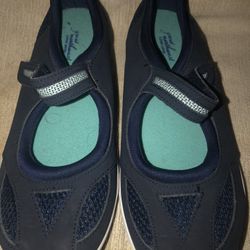 Great Northwest Co. Ladies Shoes.  Size 6 1/2M