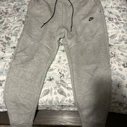 Nike Tech Sweatpants 