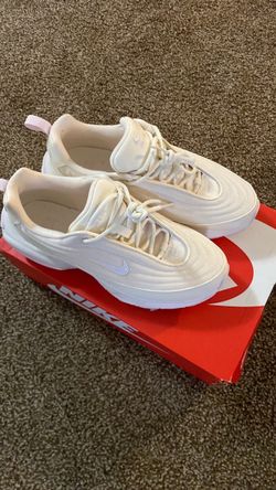 Only wore once, air max size 8.5 for women!✨💰