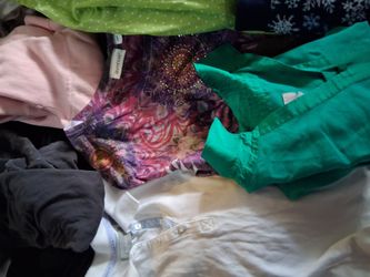 Full Bag Of Women's Clothing For $20 Different Sizes