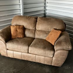 DELIVERY 🚚😁 Comfy Two Seater Loveseat Sofa! 