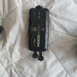 NOCO BOOST PORTABLE CHARGER  (ONLY USED ONCE)