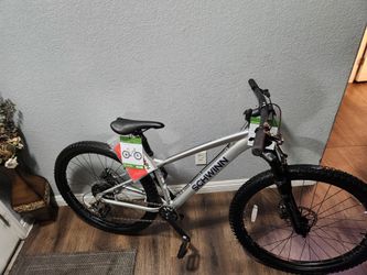 Schwinn Bike Aluminum Axum 27.5 7 Speed New Ready To Ride good condition