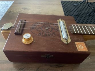Cigar box guitar