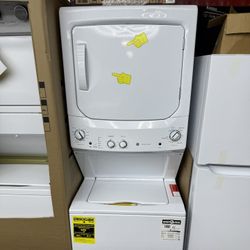 Brad New GE 3.8 cu. ft. Washer 5.9 cu. ft. Gas Dryer Combo in White