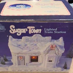 Precious moments Sugartown lighted train station by enesco in Box