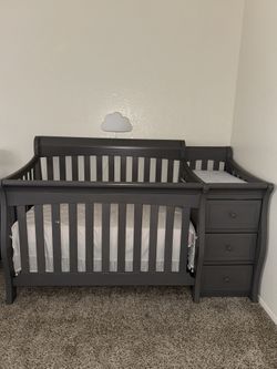 Baby Crib With Changing Table And Storage