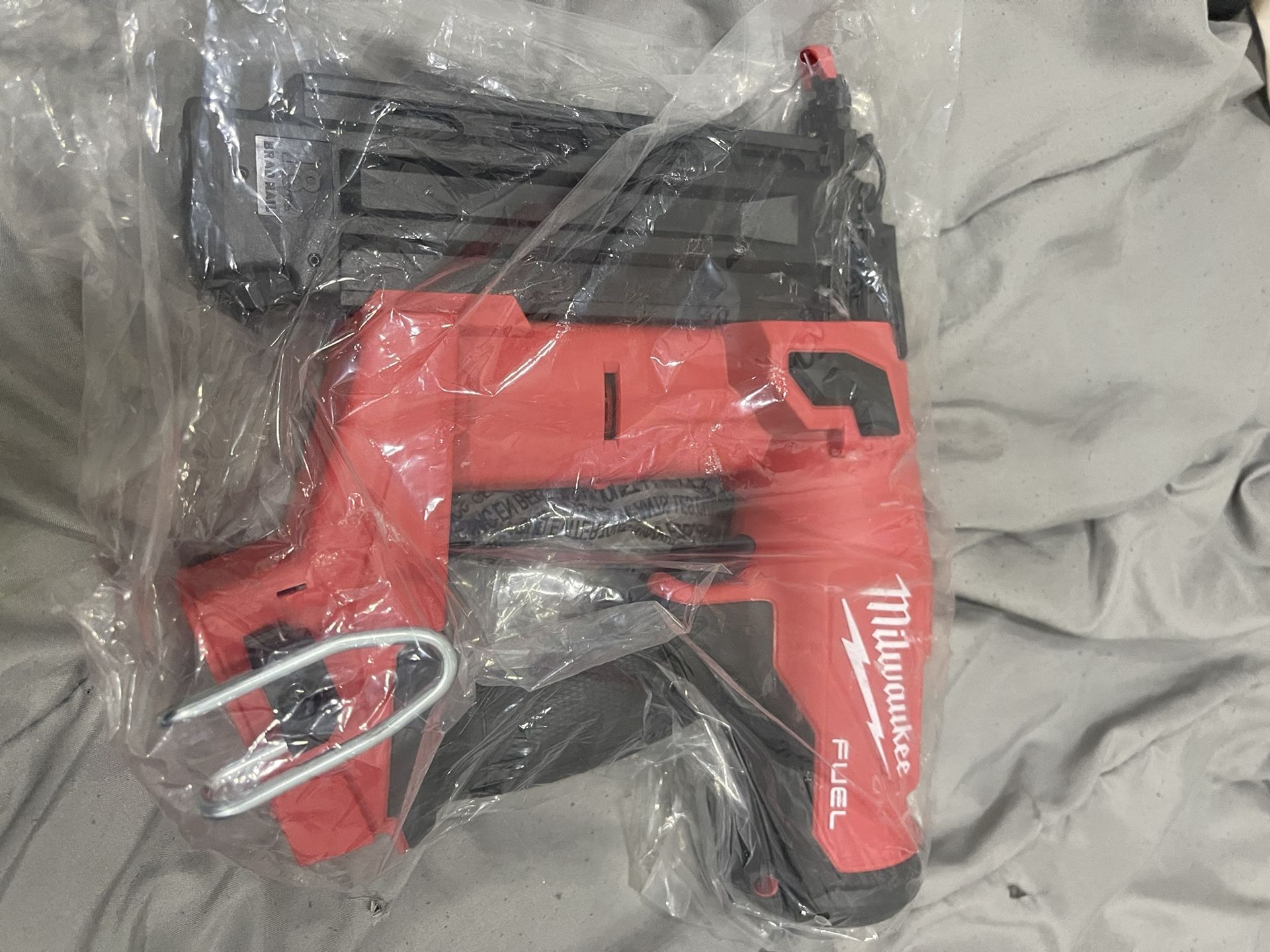 Milwaukee M18 18 Gauge Brad Nailer Read Below