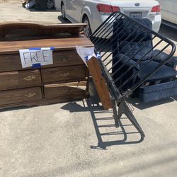 Free Dresser, Futon