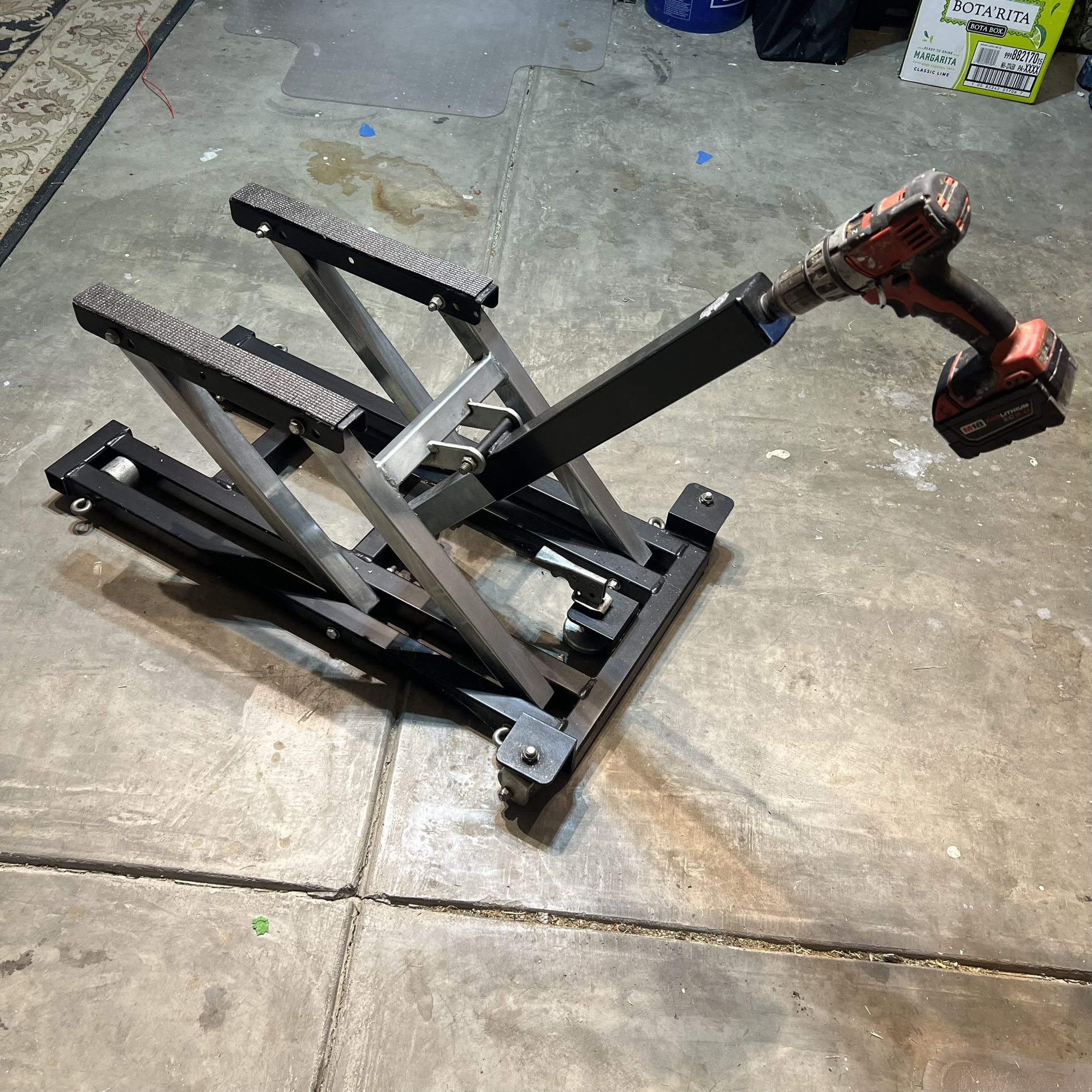 Harley Davidson Jack /stand  You Can Take Handle Off And Use A Drill Or Crank It By Hand 