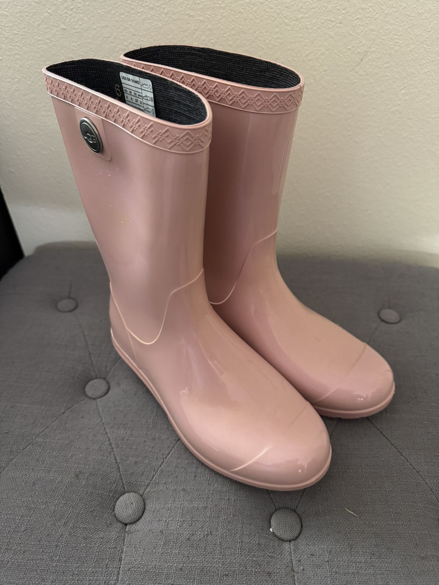 Women’s Pink; UGG Boots; SZ: 6 #00720D