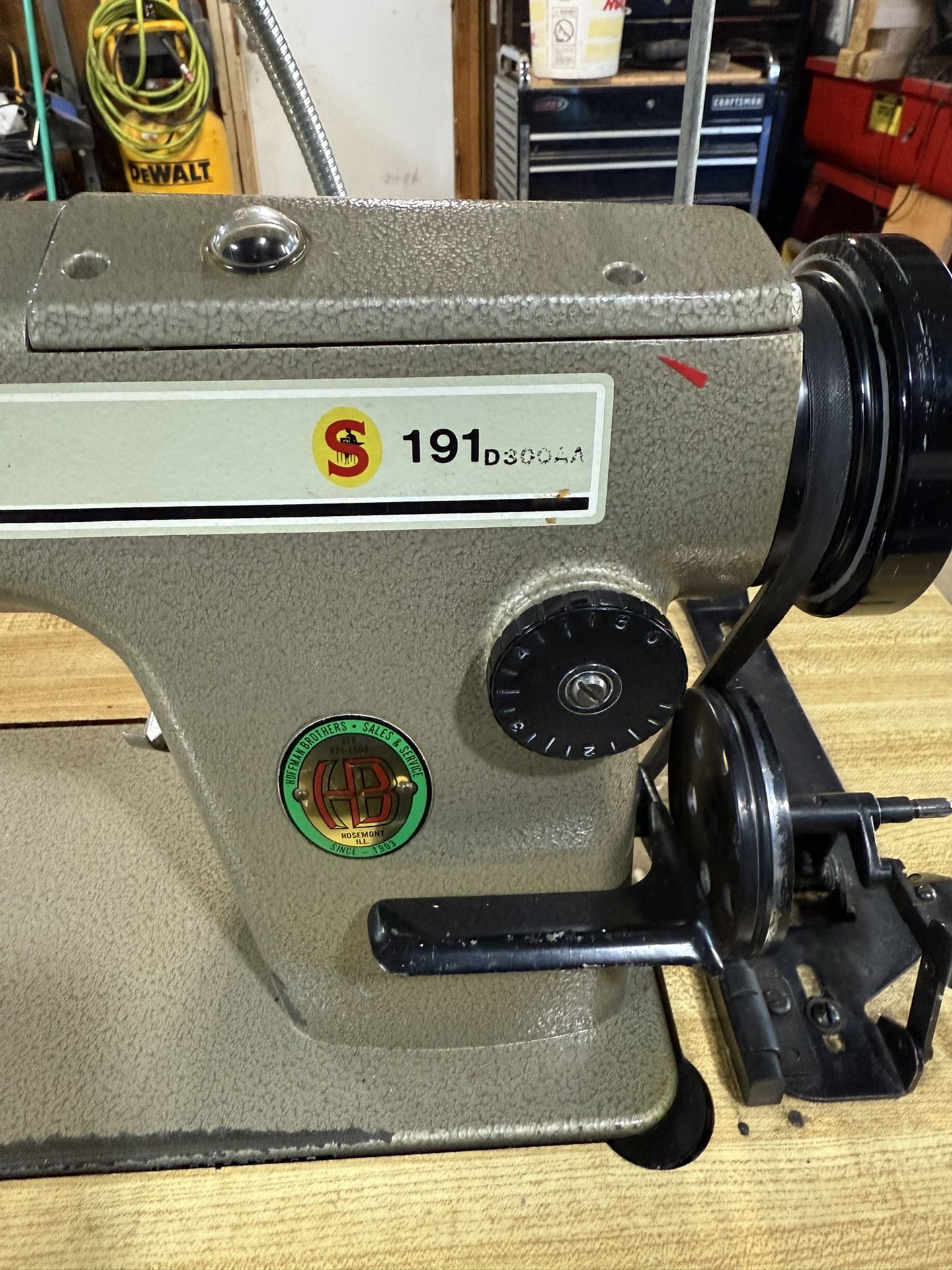 Singer Sew Machine 191 D300AA