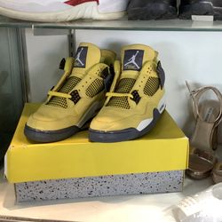 yellow nike retro4 Size 11