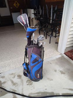Left handed golf set