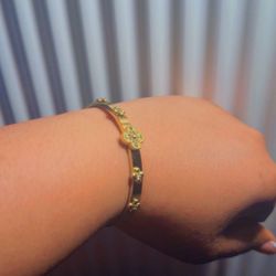 Elegant Gold Floral Bangle Bracelet