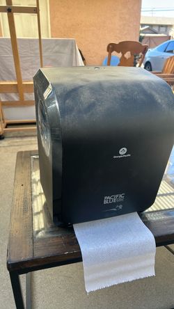 Georgia Pacific Motion Sensor Paper Towel Dispenser