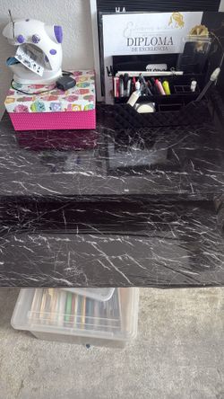 Lithe wood desk