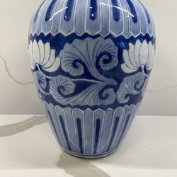 Lrg Chinese Porcelain Blue & White Temple Jar Lotus Design Mid-Band