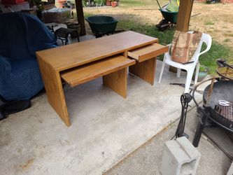 Oak desk in great condition 