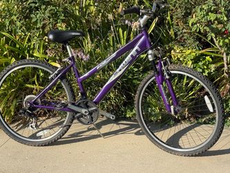 Schwinn Sidewinder Mountain Bike Purple- 26” tires / 21 speed