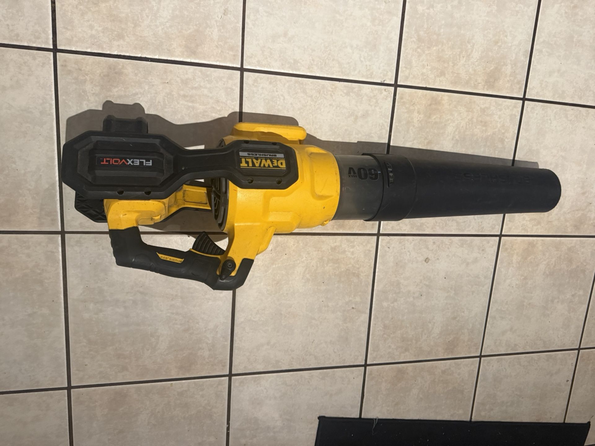 Dewalt 60v brushless blower item is tool only no batt or charger $120 firm in n Lakeland used 