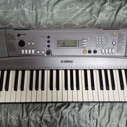 Yamaha Electronic Keyboard 