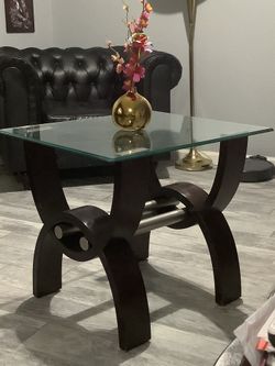 SMALL COFEE TABLE $65