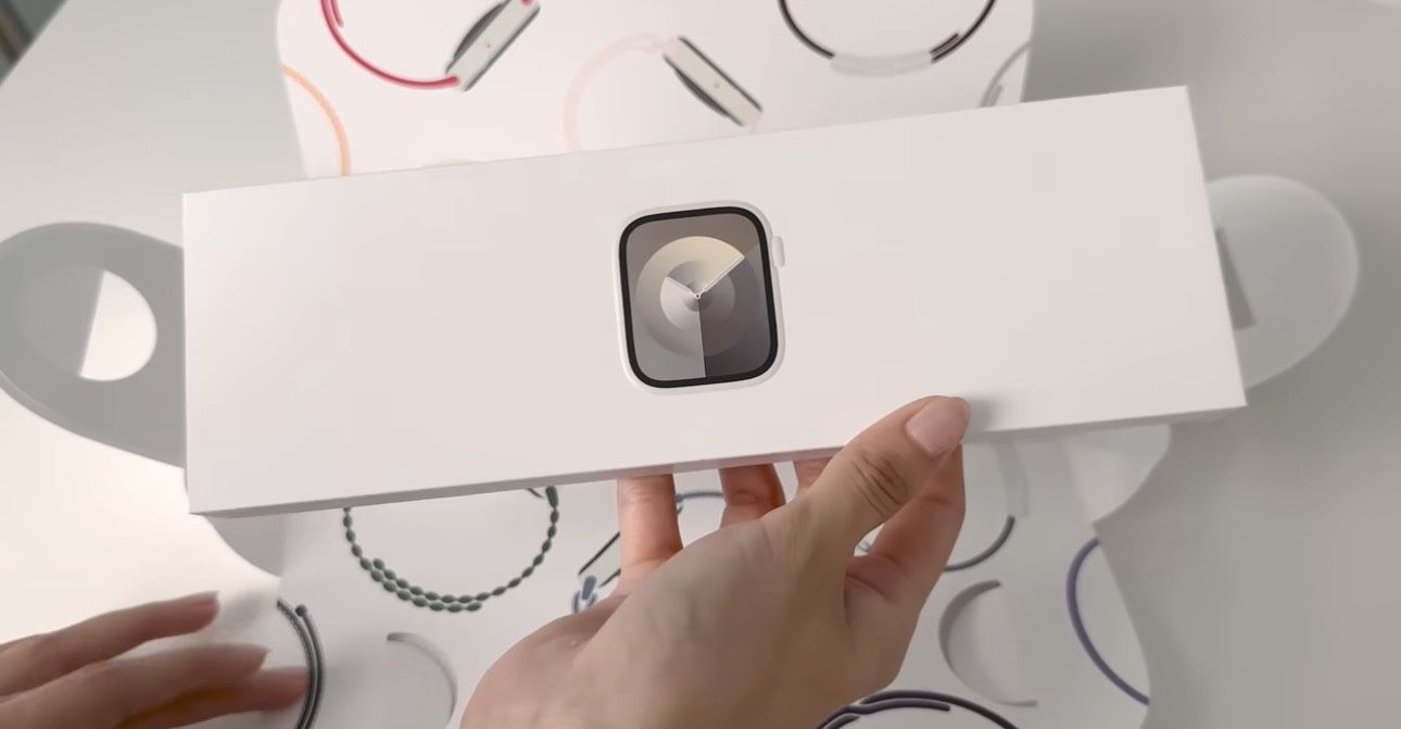 Apple Watch Series 9 45 mm In Starlight Color Barely Used Comes With Original Box And Packaging And Original Silicone Starlight Band