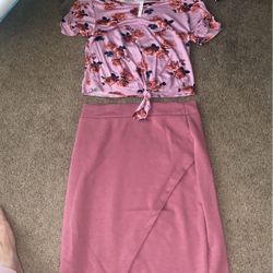 Woman’s outfit size small $10