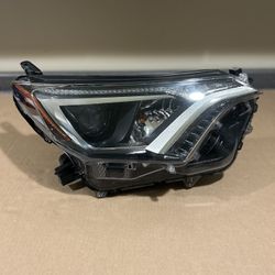 2018 Toyota RAV4 headlight excellent condition