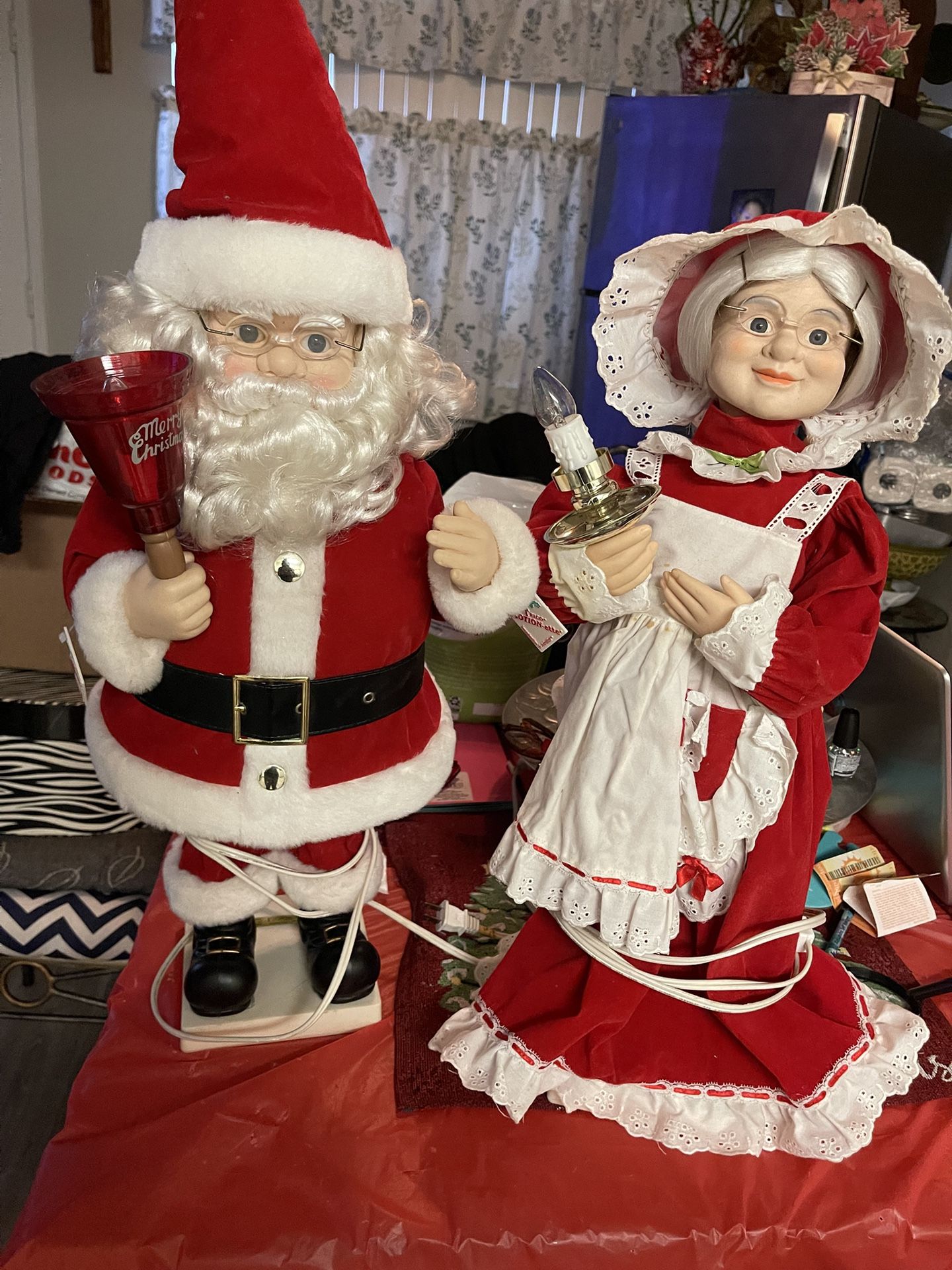 Vintage Santa And Mrs Santa Motionette